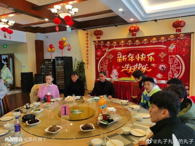 你老公和你儿子都被抓了。